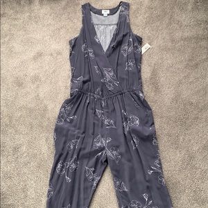 Sleeveless floral print jumpsuit